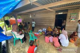 Dinsos Mukomuko beri bantuan sembako keluarga korban serangan buaya