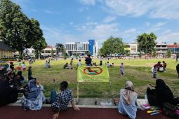 Disperumkim Kota Bogor lakukan pemeliharaan alun-alun yang gundul