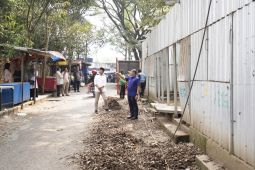 Pemkot Batu mulai bongkar kios pasar relokasi Stadion Brantas