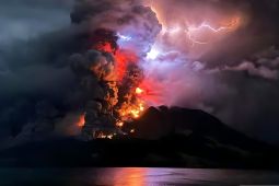 Gunung Ruang naik status menjadi Awas