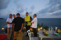 Menpora Dito sebut Pantai Menganti bagus buat kejuaraan "surfing"