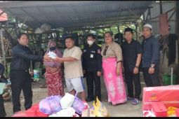 Korban kebakaran di Desa Kersik Putih terima Bansos