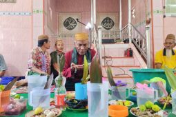 Masyarakat Desa Biluhu Barat gelar doa Lebaran Ketupat