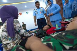 Donor darah HUT ke-78 TNI AU di Kendari