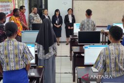 Hermus: Hari pertama ujian akhir SMA/SMK di Manokwari berjalan lancar