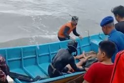 Tiga bocah hanyut terseret ombak saat mandi di Pantai Damas