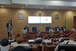 Wali Kota Aditya sampaikan keberhasilan pada Rapat Paripurna DPRD