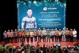 Menteri ATR/BPN serahkan 16 sertifikat tanah peribadatan di Jatim