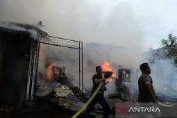 FOTO - Kebakaran toko dan rumah warga di Aceh Besar