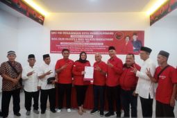 Maulan Aklil (Molen) ambil formulir pendaftaran Pilwako di PDIP Pangkalpinang