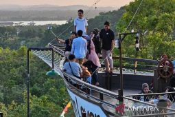 Negeri Jahetan Layar: Nuansa bahari dari puncak  Kutai Lama