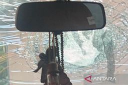 Mobil anak anggota dewan dilempar batu, berujung dugaan penganiayaan