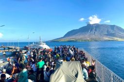 Gunung Ruang  tunjukkan penurunan sebaran belerang dioksida