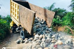 Mukomuko bangun kembali tanggul jebol akibat banjir