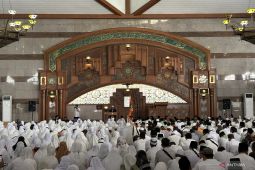 Pj Wali Kota Bandung lepas keberangkatan jamaah calon haji