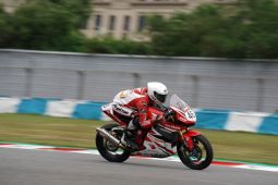 Manfaatkan kekuatan CBR250RR, Pebalap Astra Honda kibarkan Merah Putih di ARRC China