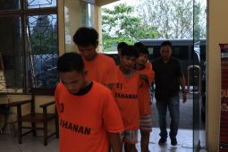 Aksi pencurian motor digagalkan pemilik, empat pelaku diserahkan ke kepolisian