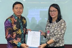 DPMPD Kaltim serahkan  SK Pengakuan Hukum Adat ke Kemendagri