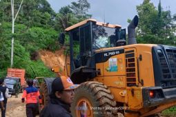 Bengkulu siagakan alat berat dua pekan ke depan di lokasi longsor