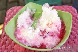 Segarnya Es Pisang Ijo Palu Butung Legendaris Surabaya