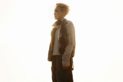 Lay Zhang merilis video musik "Psychic" berlatarkan negara Dubai