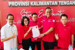 Pudjirustaty didampingi Teras Narang mendaftar ke PDIP jadi bacabup Pulpis