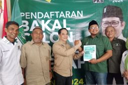 Azwardy Azhar ambil formulir pendaftaran Cakada Belitung 2024 di PKB dan Gerindra