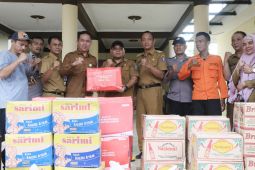 Pemkab Serang serahkan bantuan 2,5 ton beras pada korban banjir
