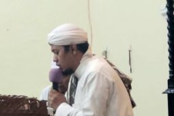 Ustadz Walad ingatkan arti penting ilmu