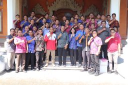 Bupati Buleleng perjuangkan status kepegawaian pengemudi daerah