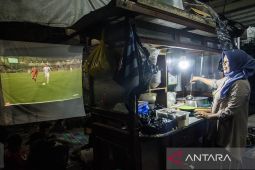 Warga nonton bareng Timnas Indonesia di Bandung