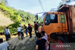 Jalan Lintas Aceh-Sumut berangsur normal setelah 12 jam lumpuh karena longsor