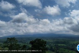Semeru dua kali erupsi dengan tinggi letusan tidak teramati