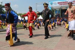 Tari Glipang Sewu semarakkan peringatan Hardiknas di Probolinggo