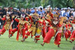 Siswa SD Banyuwangi meriahkan Hardiknas dengan beragam kreativitas