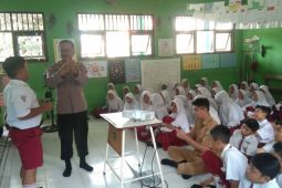 Satbinmas Polresta Sidoarjo edukasi dampak negatif medsos ke pelajar SD