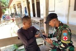 Satgas Pamtas berikan layanan kesehatan keliling di batas Indonesia-Malaysia