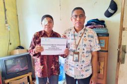 Warga Banjarmasin terima bantuan operasi katarak dari Bank Kalsel