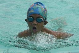 Atlet renang junior menjalani debut dalam Kejuaraan Dunia di Rumania