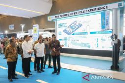 Dikunjungi Presiden Jokowi, Dirut PLN paparkan kesiapan ekosistem kendaraan listrik di Booth PLN di PEVS 2024