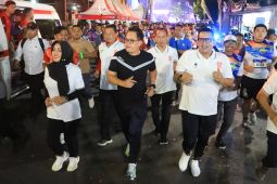 Pj Gubernur Jatim gaungkan gaya hidup sehat lewat lari malam