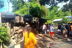 Seorang pengendara sepeda motor tewas tertimpa mobil di lintas Sulawesi Gorontalo