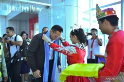 Menteri AHY tempuh perjalanan darat menuju lokasi korban erupsi Gunung Ruang