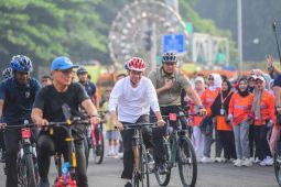 Jokowi bersepeda di kawasan Sudirman-Thamrin Jakarta