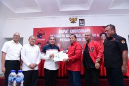 Edy Rahmayadi penuhi berkas  pendaftaran calon gubernur Sumut di PDI- P