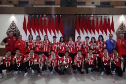 Tim Piala Thomas dan Uber kembali ke Tanah Air