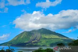 Pos PGA ajak warga jauhi radius lima kilometer dari kawah Gunung Ruang Sitaro