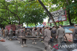 Satpol PP Kukar lakukan penertiban pedagang di Tenggarong