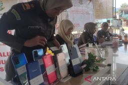 Kejari Abdya lelang handphone barang bukti kejahatan