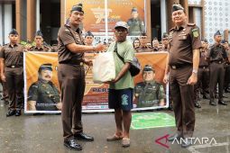 Pembagian  sembako warnai peringatan HUT Persaja di Kejati Maluku